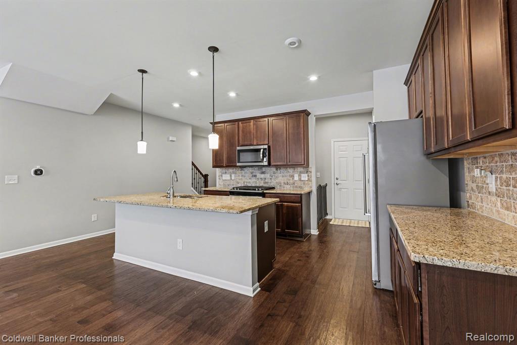 4883 Broomfield Way, Lake Orion, MI — Photo 9