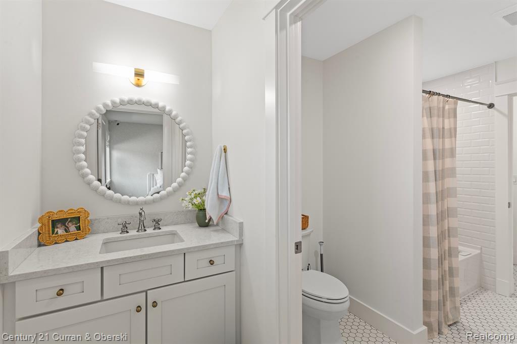 7064 CEDARBANK Drive, West Bloomfield, MI 48324 — Photo 43
