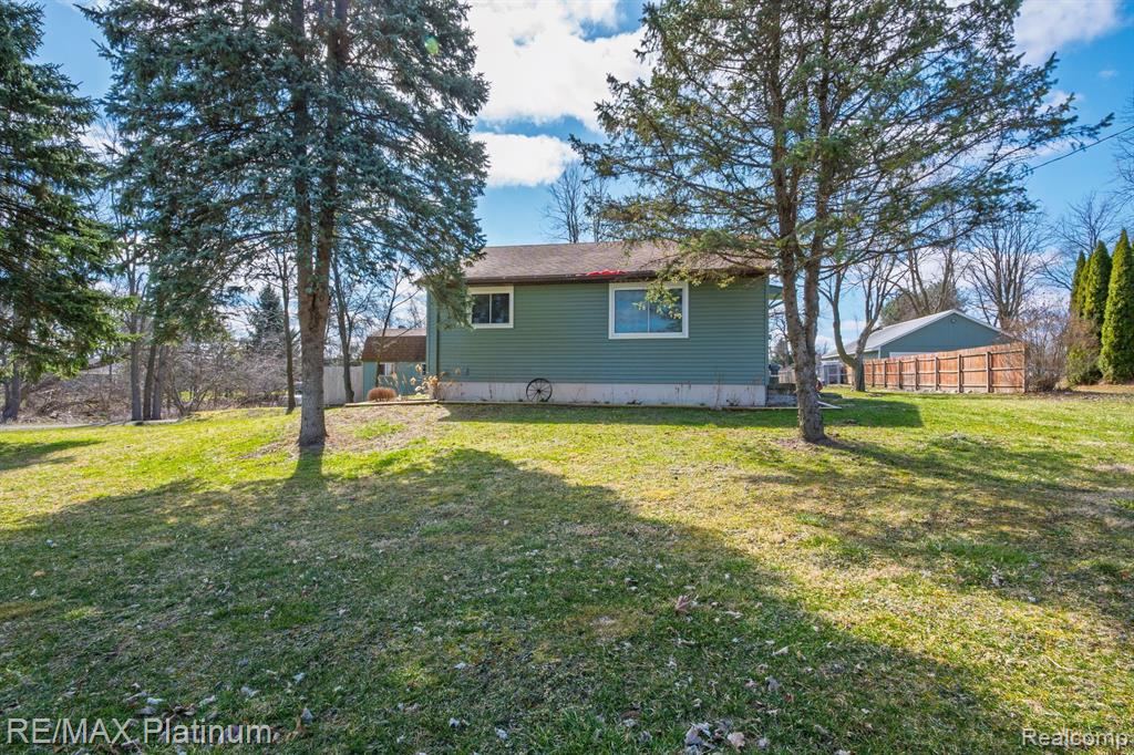 7285 MASON Road, Fowlerville, MI 48836 — Photo 9