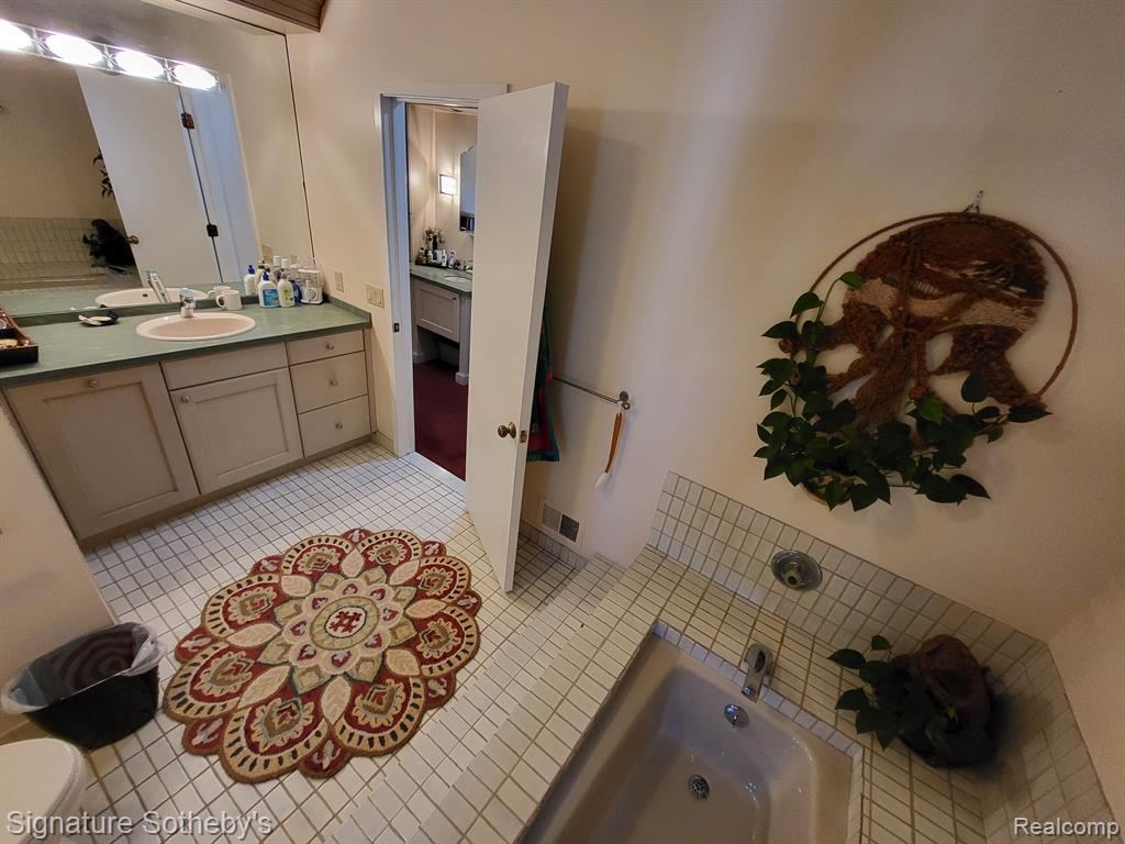 6358 TIMBERWOOD S, West Bloomfield, MI — Photo 50