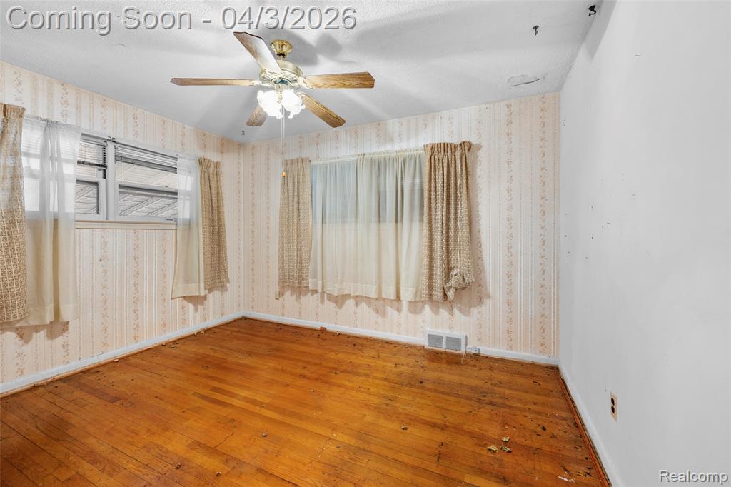 516 E Woodward Heights Boulevard, Hazel Park, MI 48030 — Photo 17