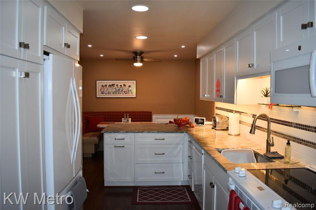 40750 Woodward Avenue, 30, Bloomfield Hills, MI 48304 — Photo 18