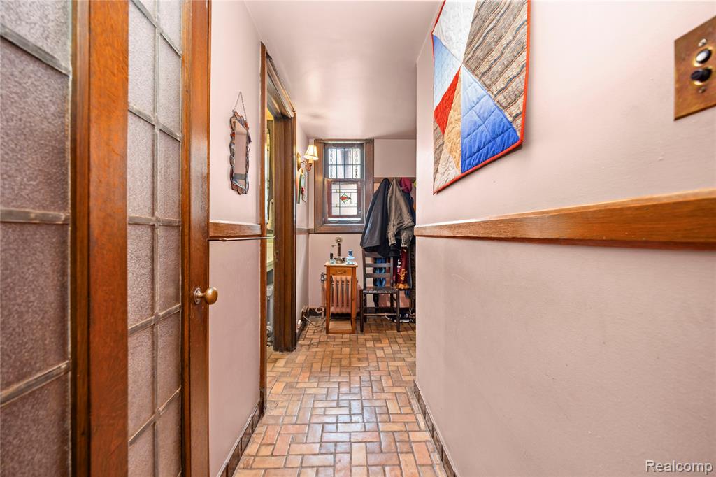 2475 Iroquois Street, Detroit, MI 48214 — Photo 43