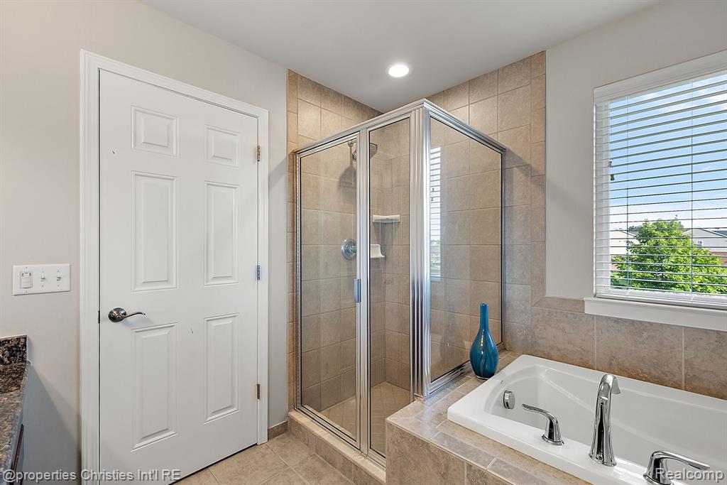 61171 SADDLECREEK Drive, South Lyon, MI 48178 — Photo 44