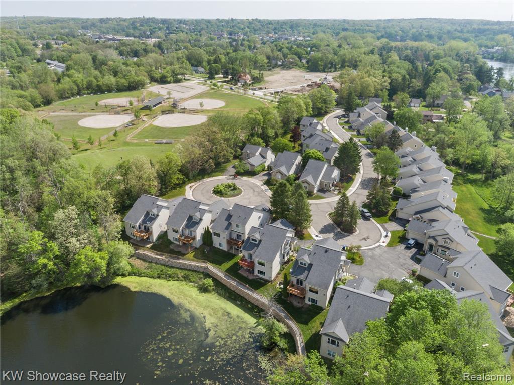 727 Mill Pointe Drive, 16, Milford, MI 48381 — Photo 39