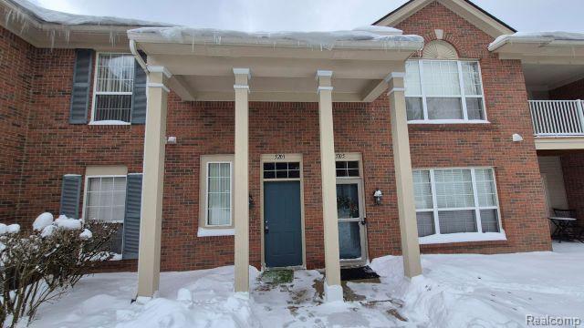 5203 Chesapeake Circle, Walled Lake, MI 48390 — front exterior
