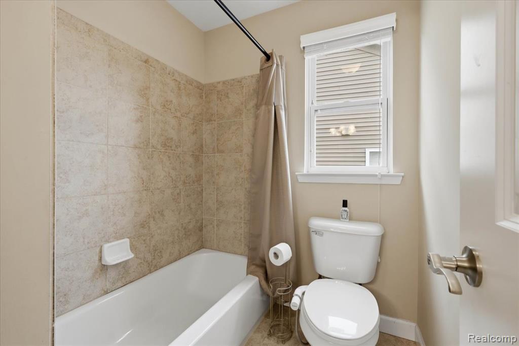 1114 Wales Drive, Lake Orion, MI — Photo 27