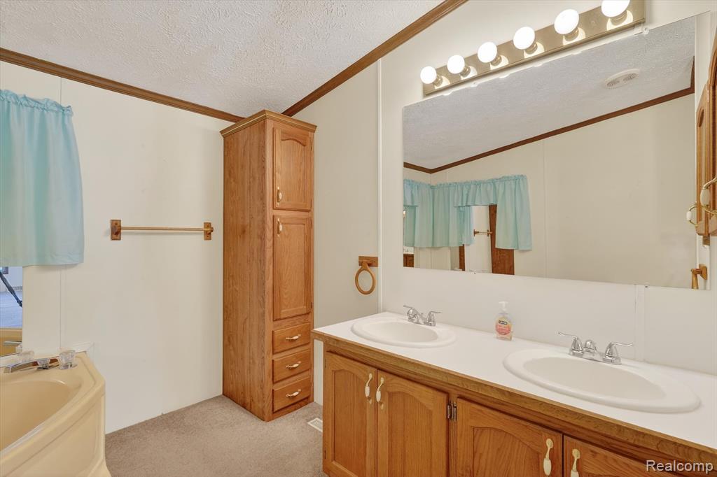 3612 Hawthorne St, Clarkston, MI 48348 — Photo 21