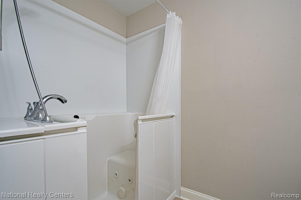 471 HOSTA, Howell, MI 48843 — Photo 6