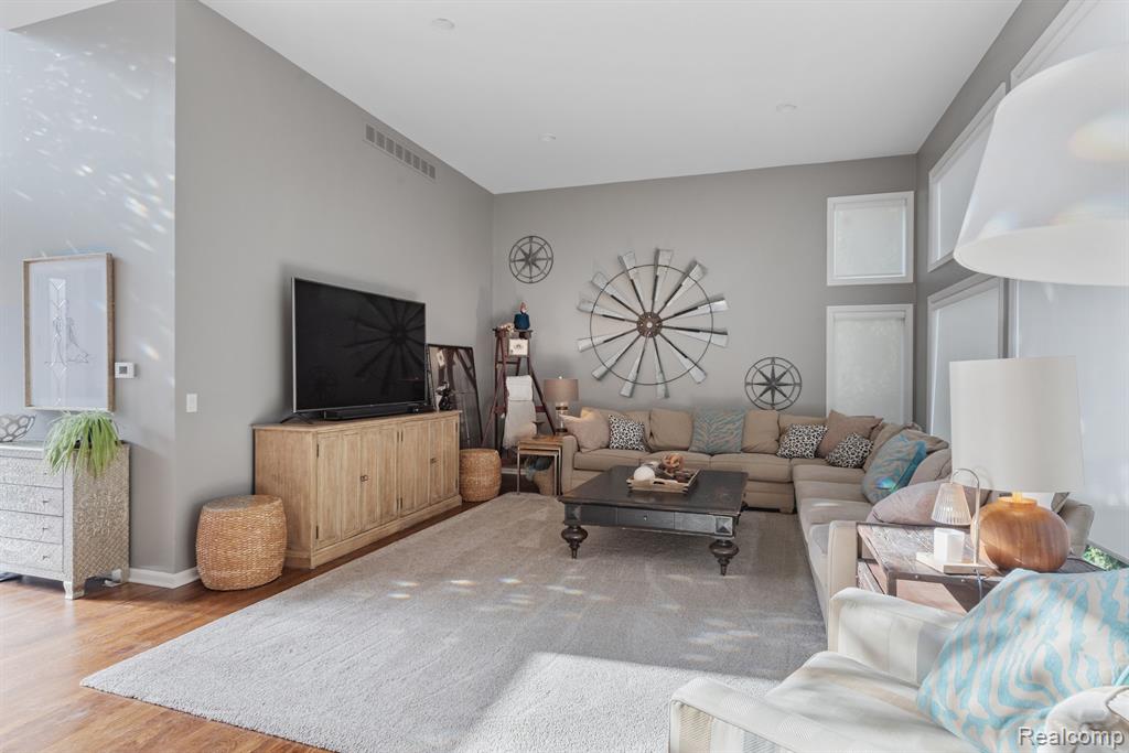 6060 TURNBERRY Drive, Commerce Twp, MI 48382 — Photo 8