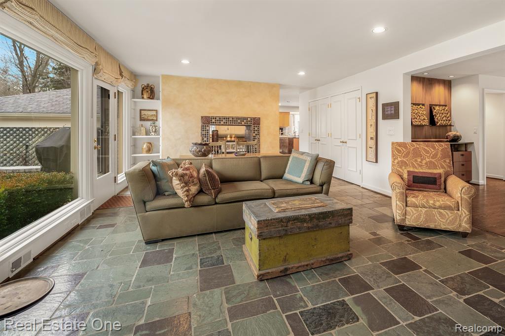 8519 HENDRIE Boulevard, Huntington Woods, MI — Photo 20