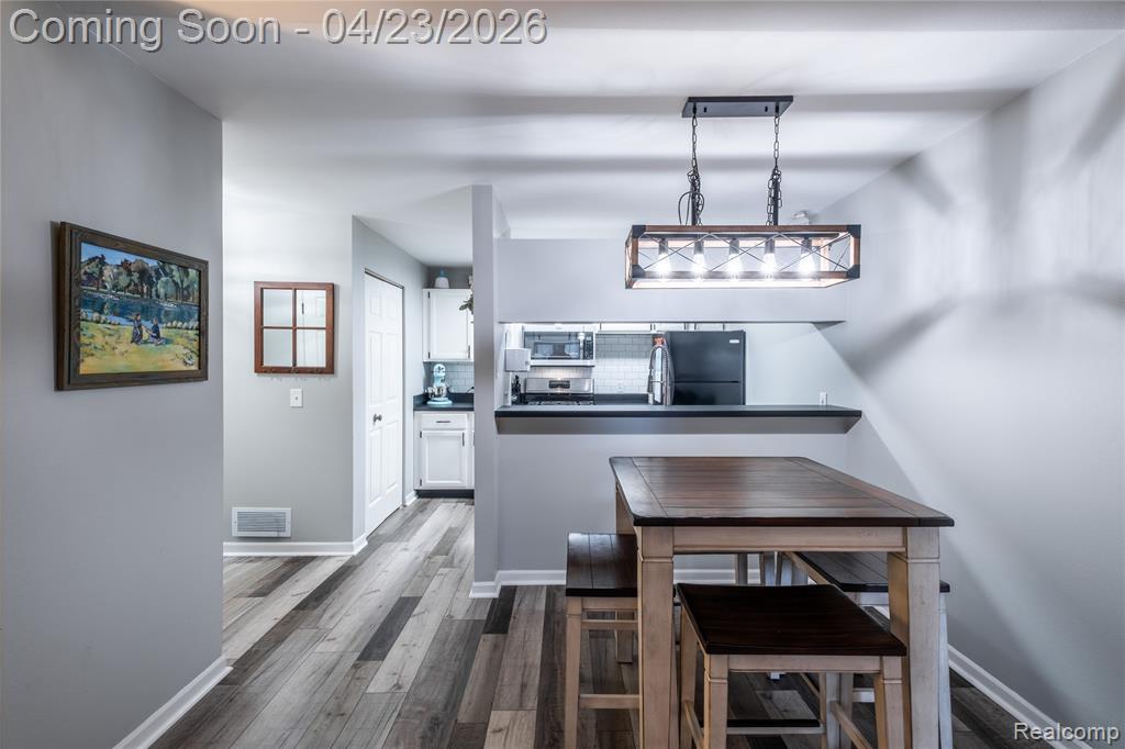 1221 Curzon Court, 203, Howell, MI 48843 — Photo 6