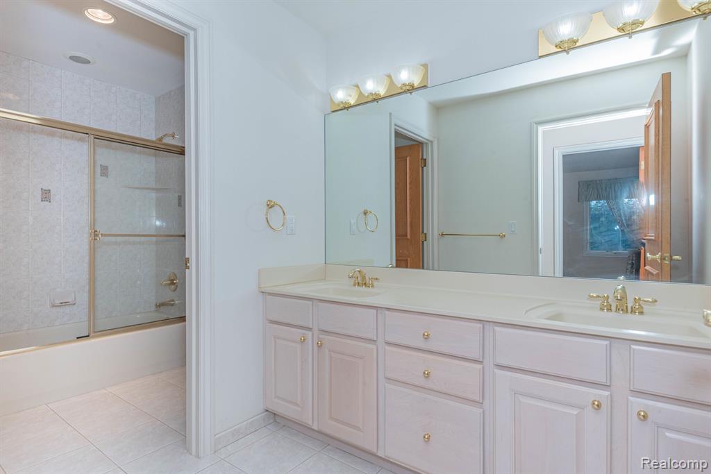 5003 HICKORY POINTE Drive, Orchard Lake Village, MI 48323 — Photo 62