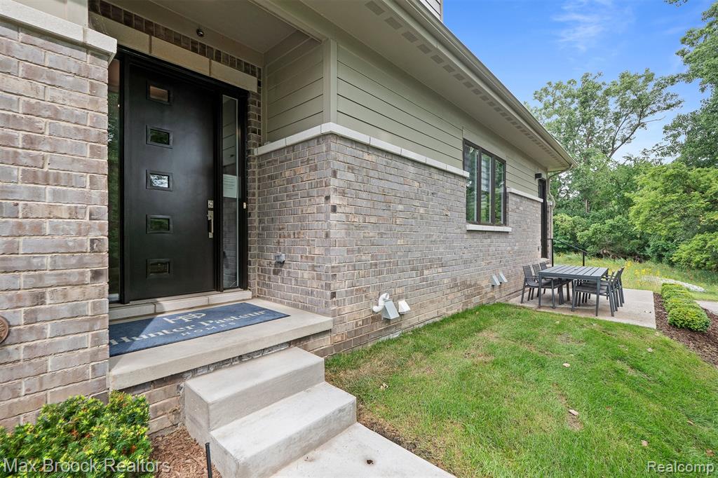 7464 Gramercy Circle, 19, West Bloomfield, MI — Photo 3