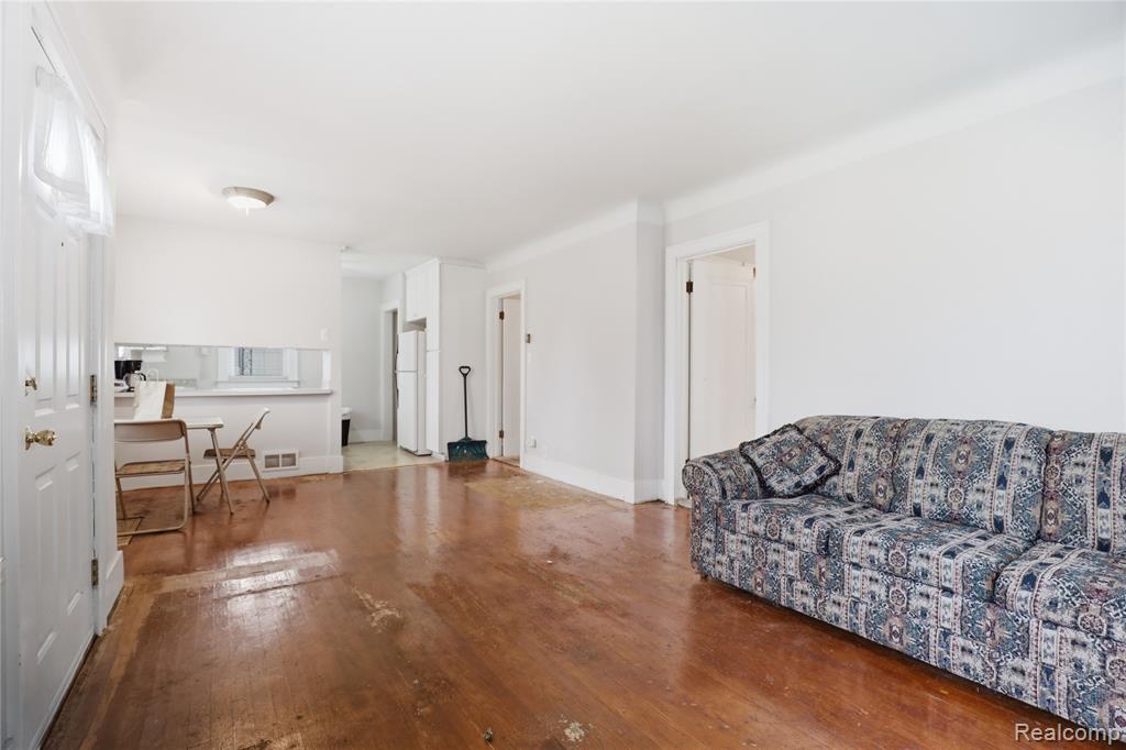 3317 Cheyenne Avenue, Burton, MI 48529 — Photo 4