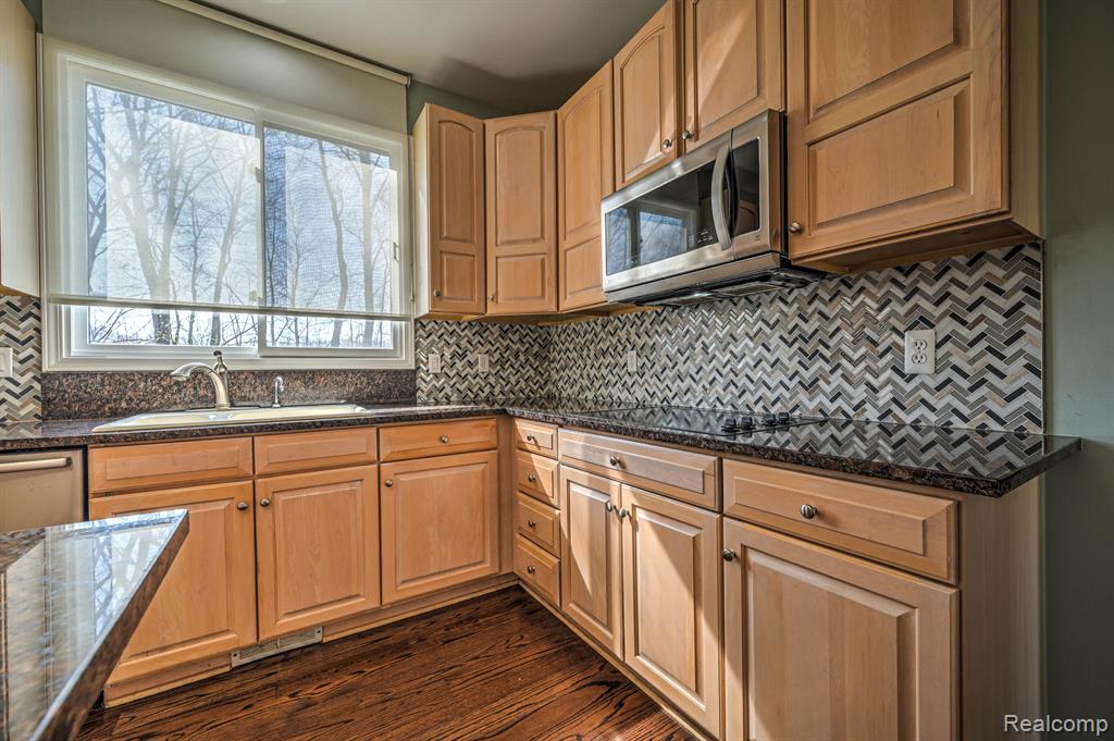 40832 KINGSLEY Lane, Novi, MI 48377 — Photo 10