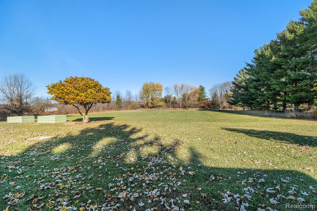 12439 Hill Road, Goodrich Vlg, MI — Photo 13