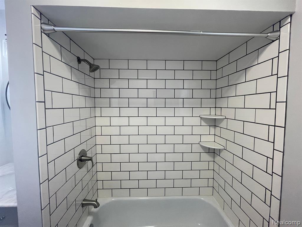 29272 ADAMS Drive, Gibraltar, MI — Photo 19