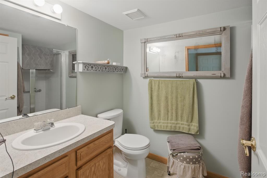 5496 GREENWAY Drive, 48, Trenton, MI 48183 — Photo 32