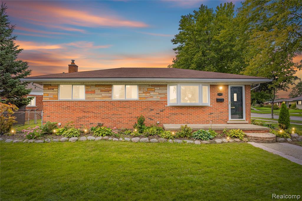 28345 Milton Avenue, Warren, MI 48092