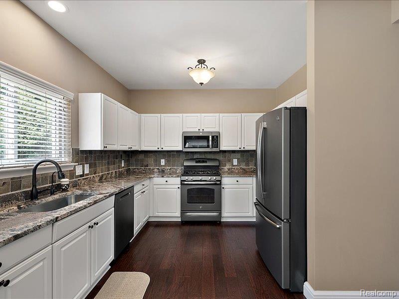 4884 Georgetown Drive, Rochester, MI 48306 — Photo 23