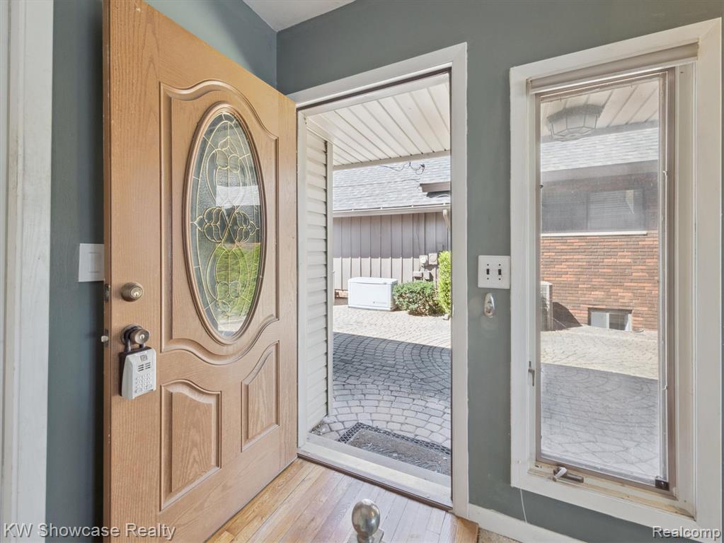688 Wolverine Drive, Walled Lake, MI 48390 — Photo 19