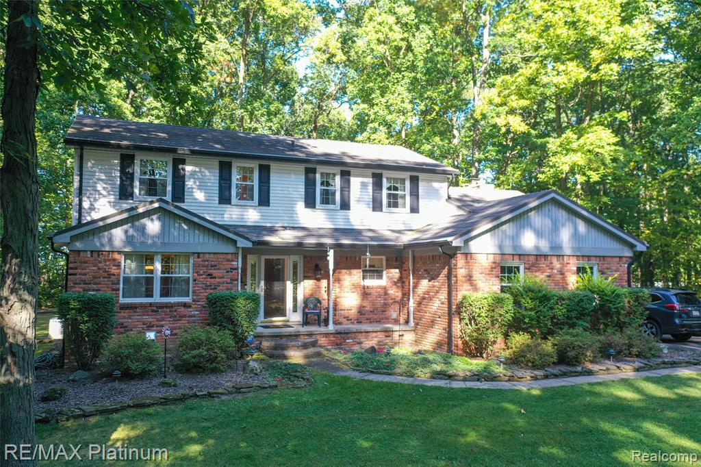 6567 Heaven Drive, Howell, MI 48855 — front exterior