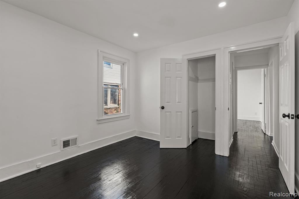 5033 GRAYTON Street, Detroit, MI 48224 — Photo 17