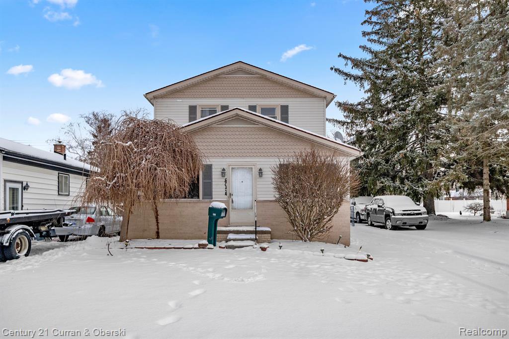 8054 ROBINDALE Avenue, Dearborn Heights, MI 48127 — Photo 3
