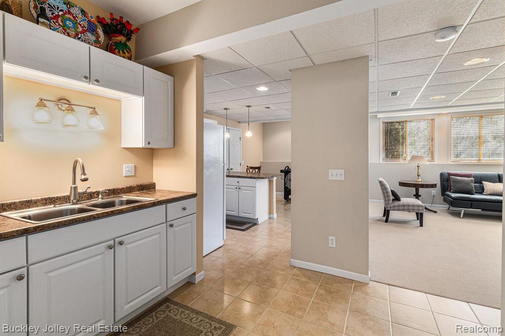 8537 SADDLEWOOD Drive, Brighton, MI 48116 — Photo 21
