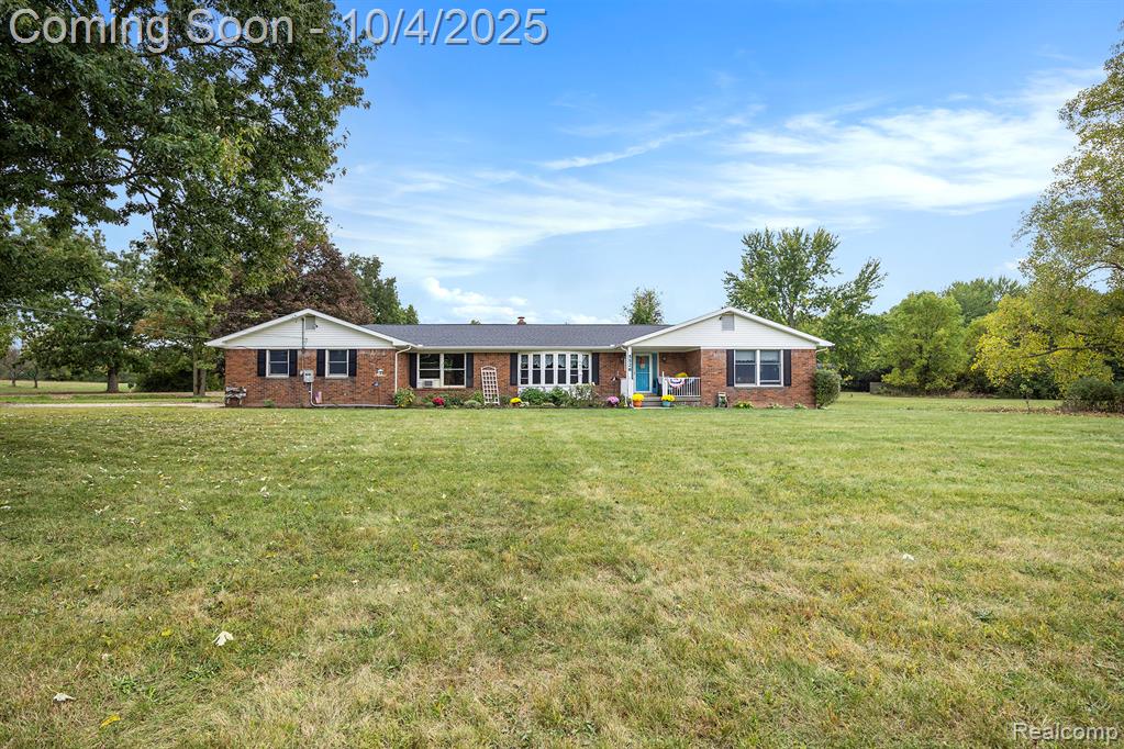 5528 E Holly Road, Holly, MI 48442 — front exterior