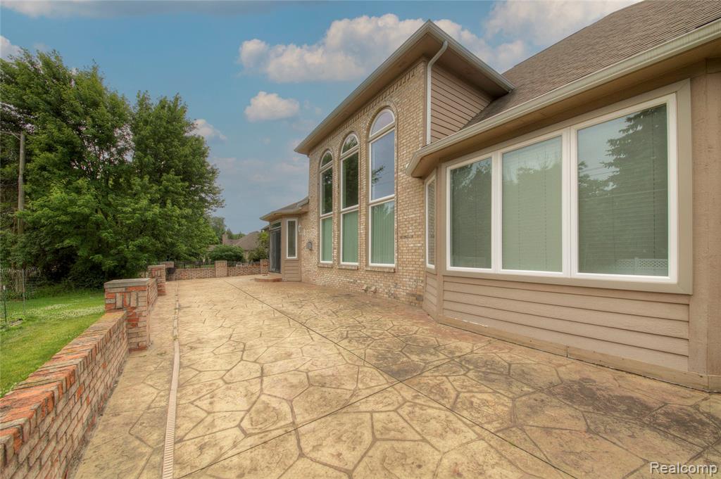 4935 Maceri Circle, Sterling Heights, MI 48314 — Photo 35