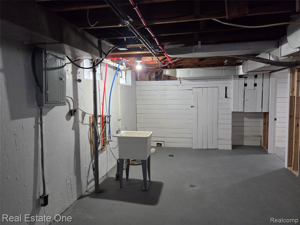 8042 Hartwell Street, Detroit, MI 48228 — Photo 24