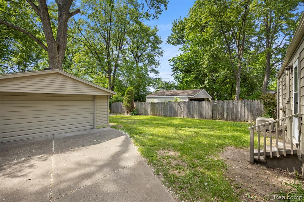 24691 Kipling Street, Oak Park, MI 48237 — Photo 22