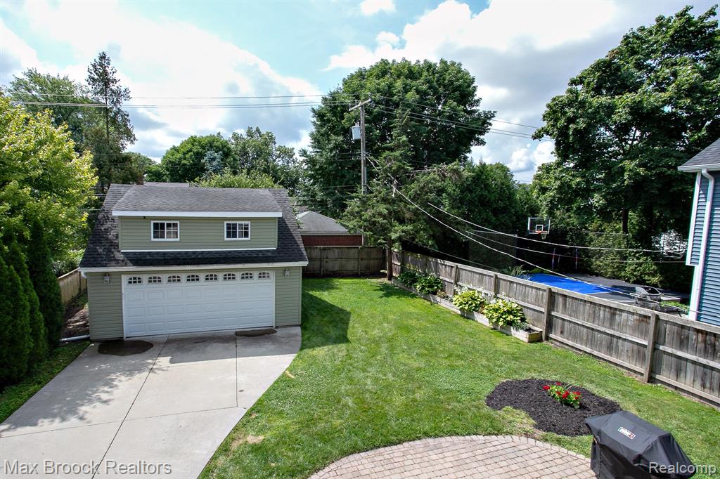 10475 Vernon Avenue, Huntington Woods, MI — Photo 43