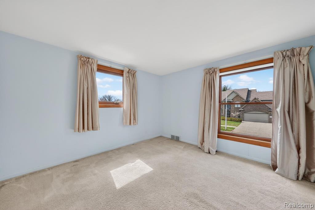 21520 Goethe Ave, Grosse Pointe Woods, MI 48236 — Photo 23