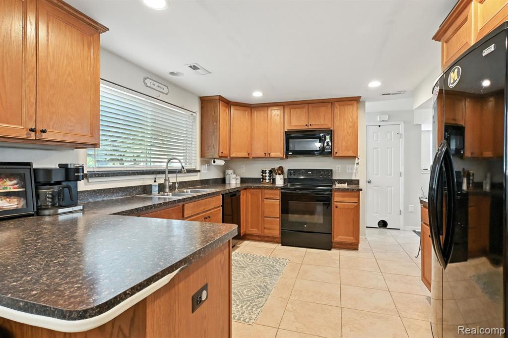 800 Birdsong Drive, Milford, MI 48381 — Photo 5