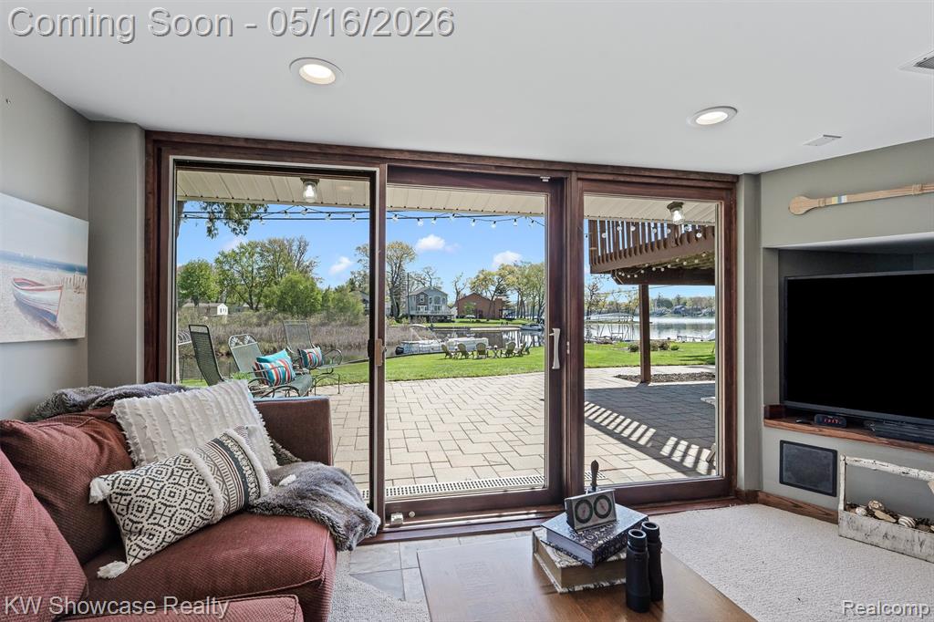 4693 Forest Avenue, Waterford, MI 48328 — Photo 37