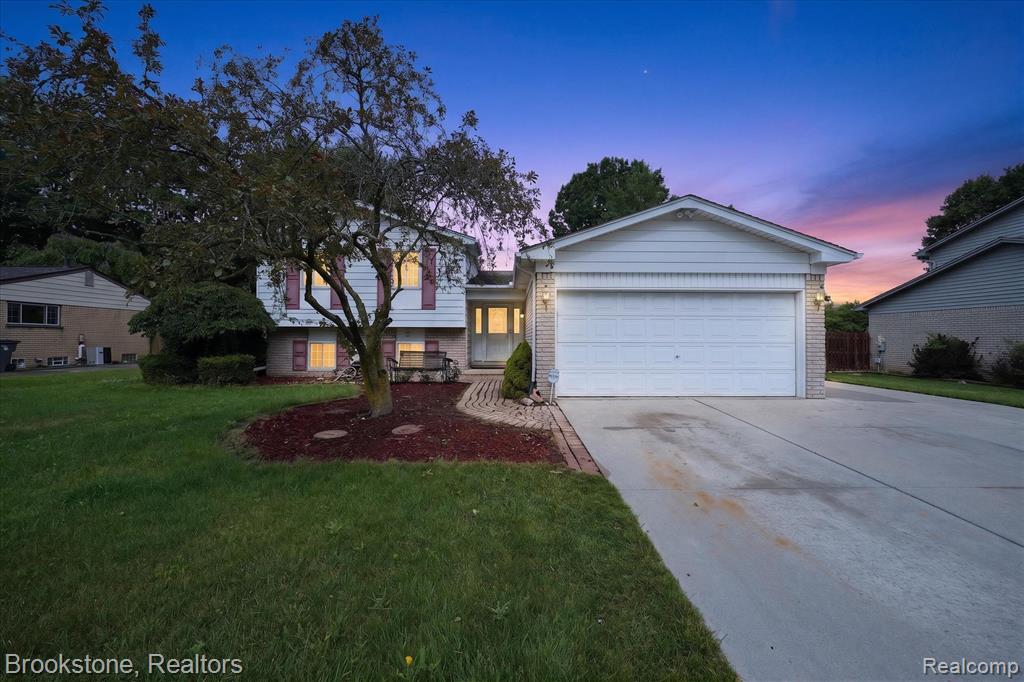 39795 Waldorf Drive, Clinton Twp, MI 48038