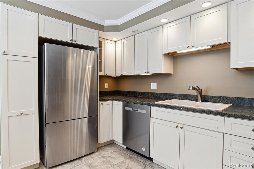 21111 GREENBRIAR Lane, South Lyon, MI 48178 — Photo 35