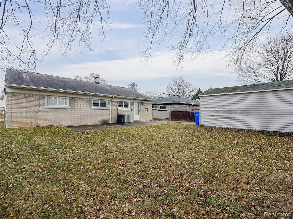 948 E Kalama Avenue, Madison Heights, MI 48071 — Photo 25