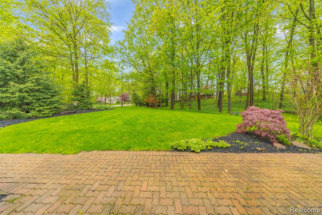 46270 BLOOMCREST Drive, Northville, MI 48167 — Photo 59