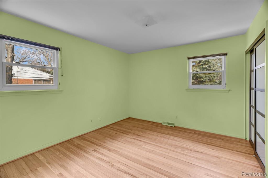 6084 HERBMOOR Street, Troy, MI 48098 — Photo 21