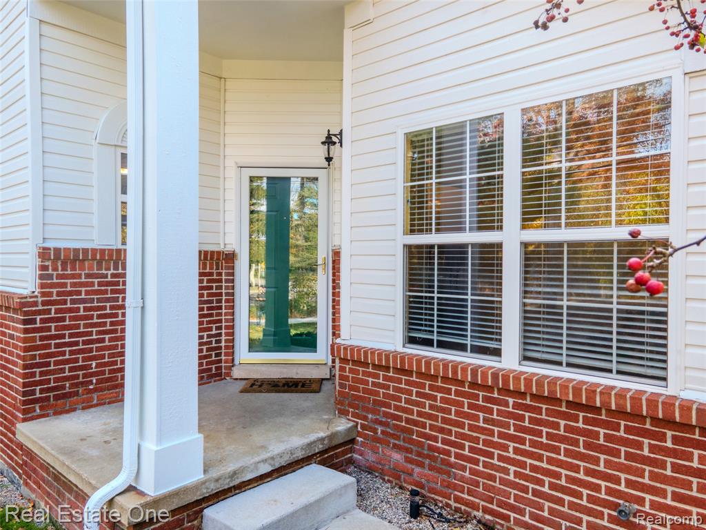 691 Chestnut Drive, Wixom, MI 48393 — Photo 9