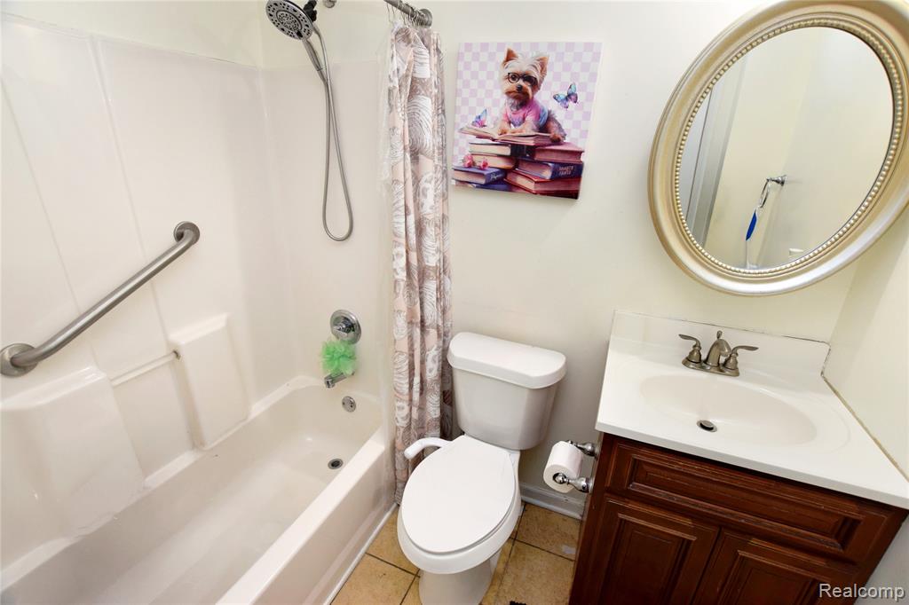 4301 Pengelly Road, Flint, MI 48507 — Photo 5