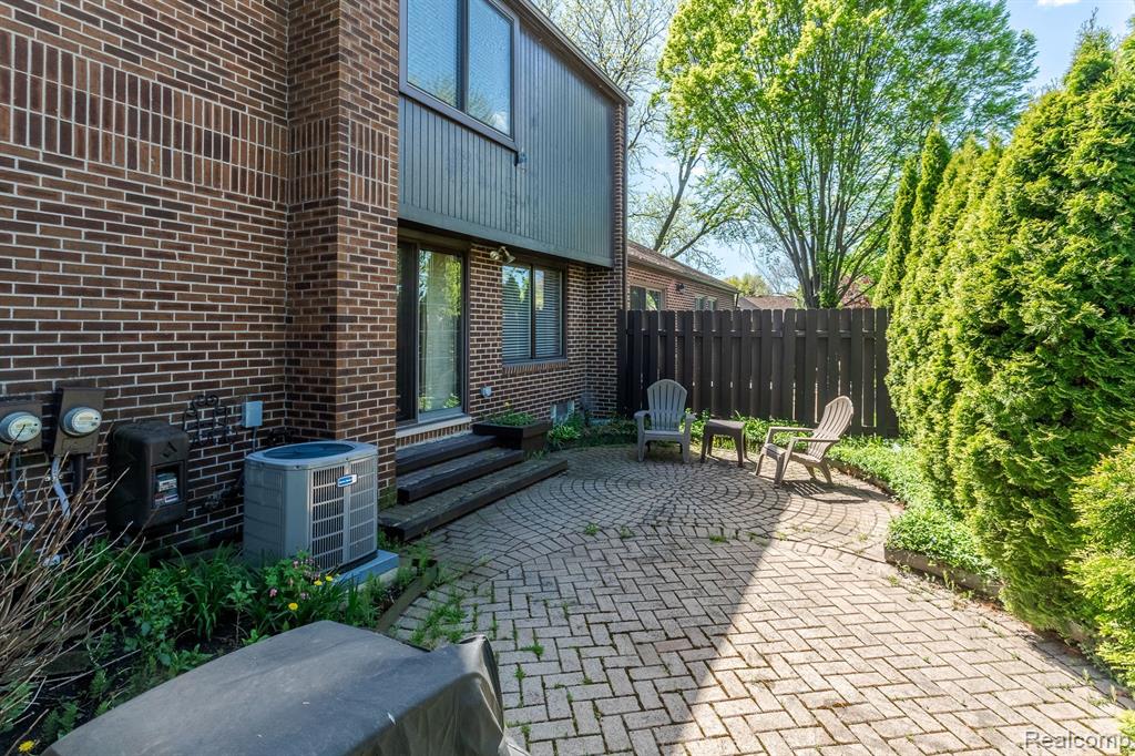 3140 LINDENWOOD Drive, Dearborn, MI 48120 — Photo 31