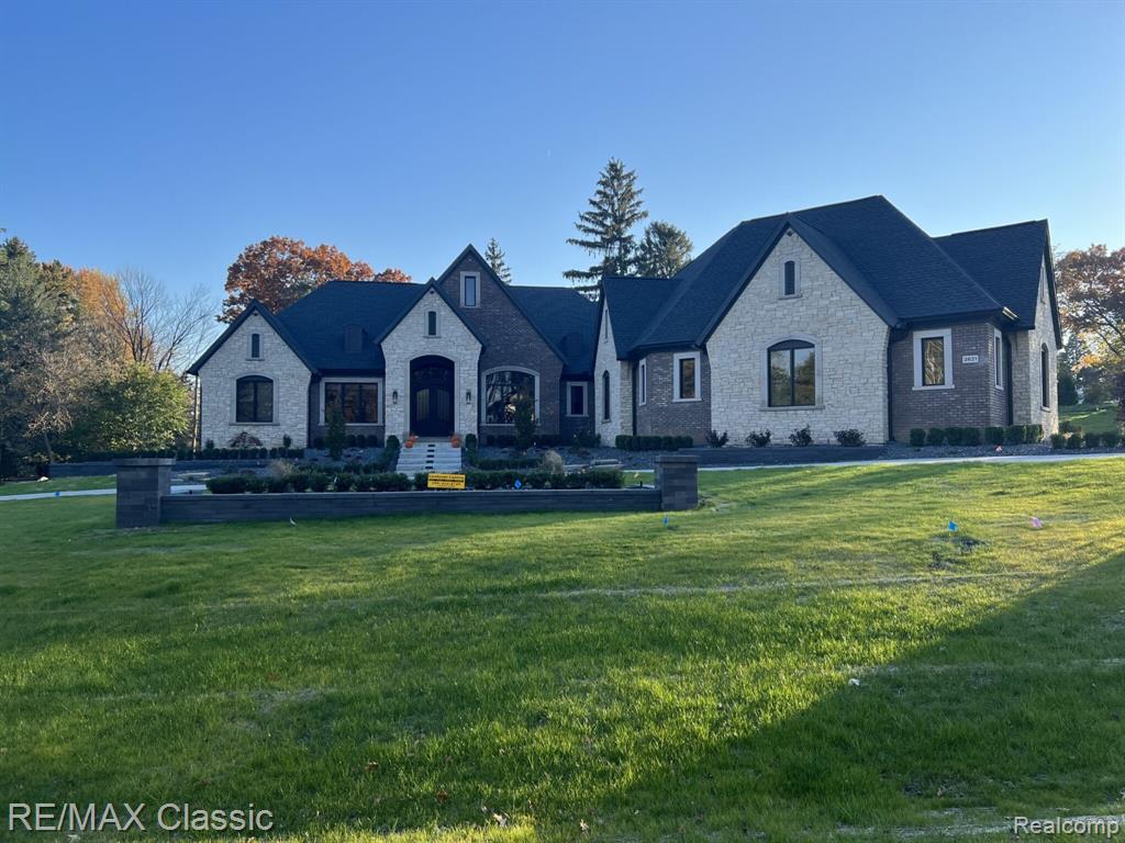 2866 Pine Bluffs Ct, Highland, MI — Photo 2