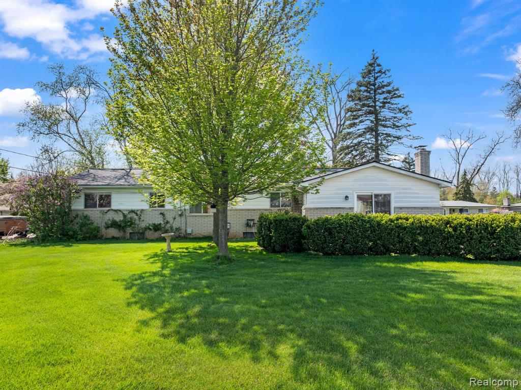 53810 BRUCE HILL Drive, Shelby Twp, MI 48316 — Photo 2