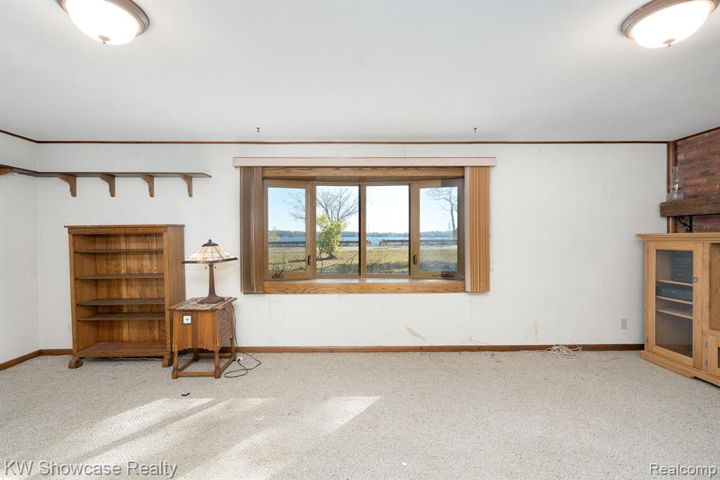 5274 Cooley Lake Road, Waterford, MI 48327 — Photo 32