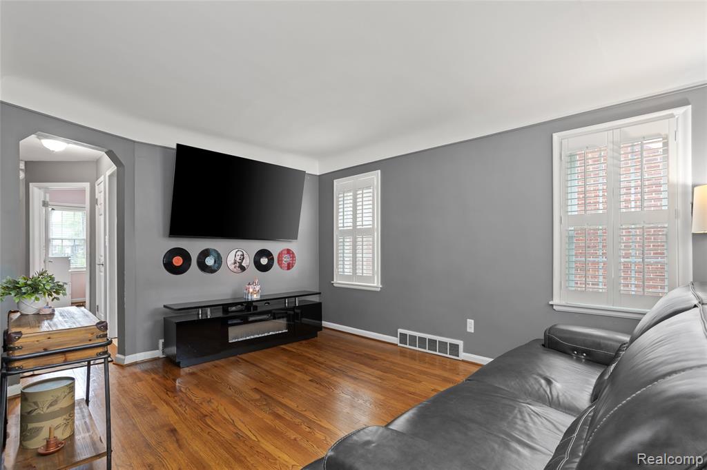 621 Kingsbury Avenue, Dearborn, MI 48128 — Photo 4